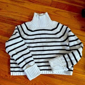 EUC Abercrombie and fitch mockneck sweater